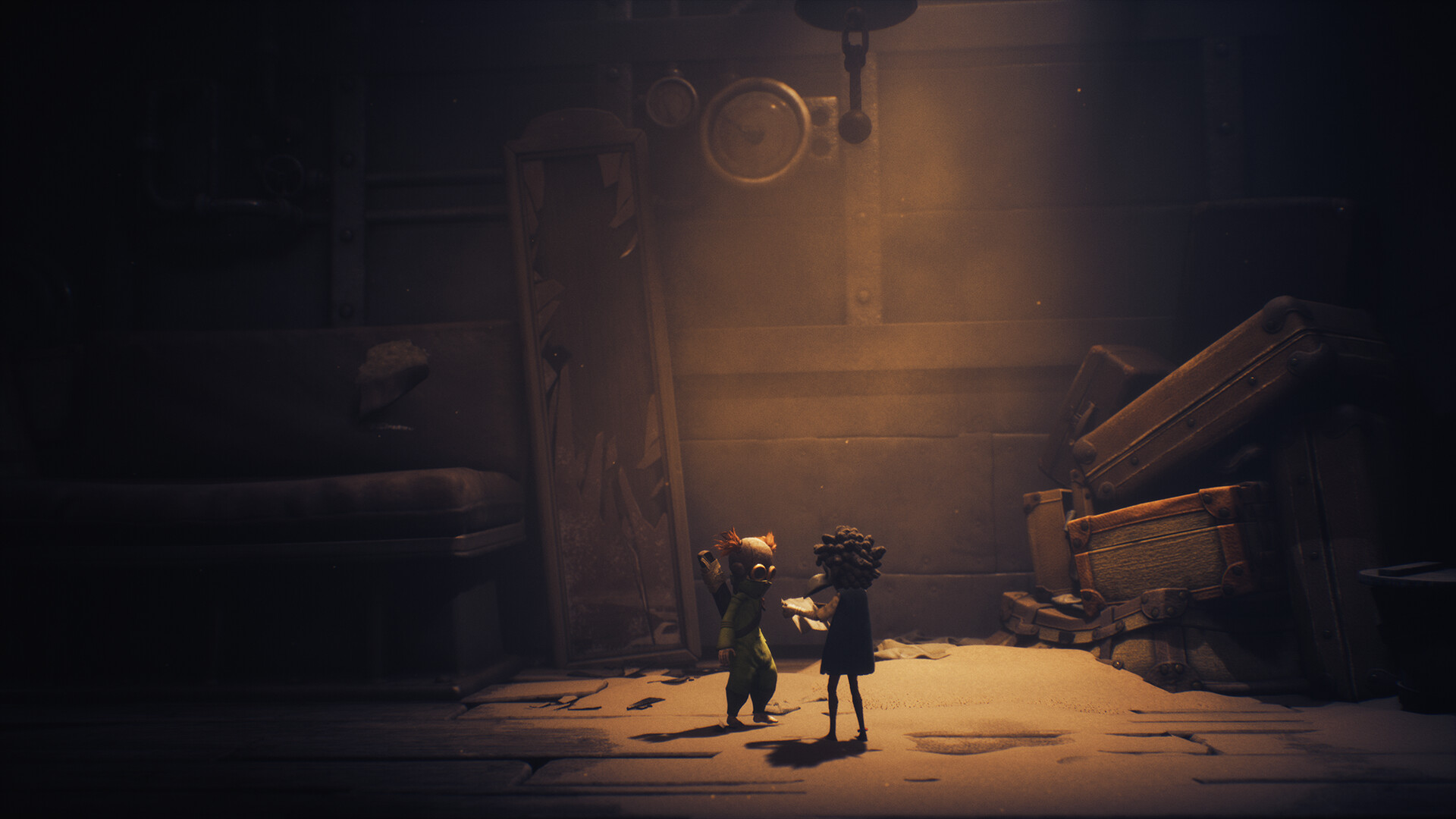 Low y Alone explorando un entorno sombrío en Little Nightmares III